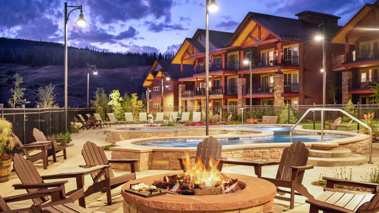 TheRanahan_Amenity_FirePit_HVCBRESRpit-199626-FirePit.jpg-high_16_9