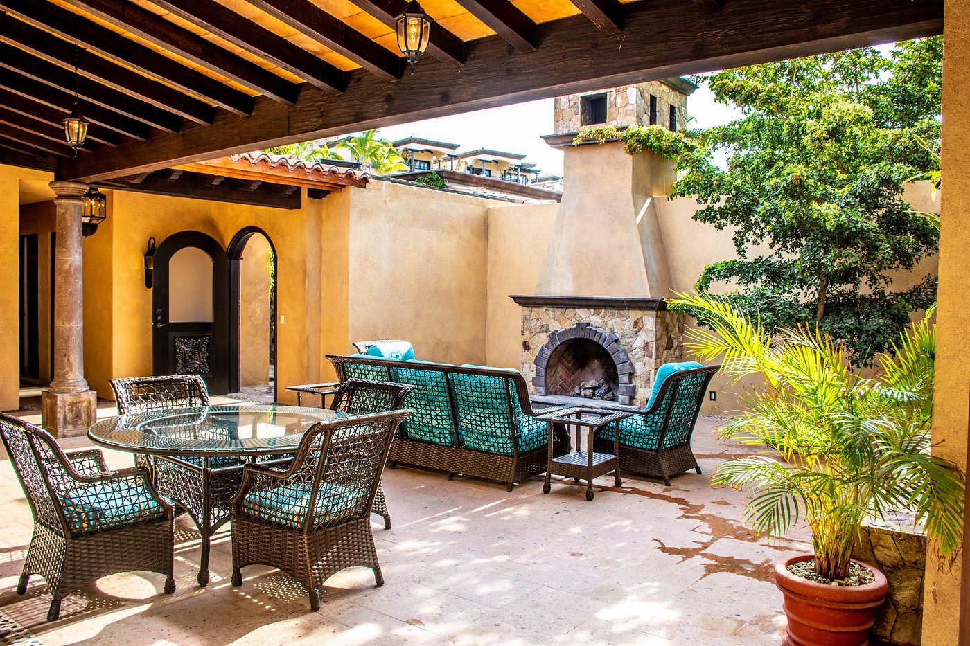 patio-with-family-area